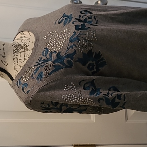 PRETTY top - Picture 2 of 5